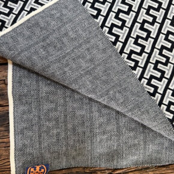 Tory Burch Scarf - Picture 4 of 4